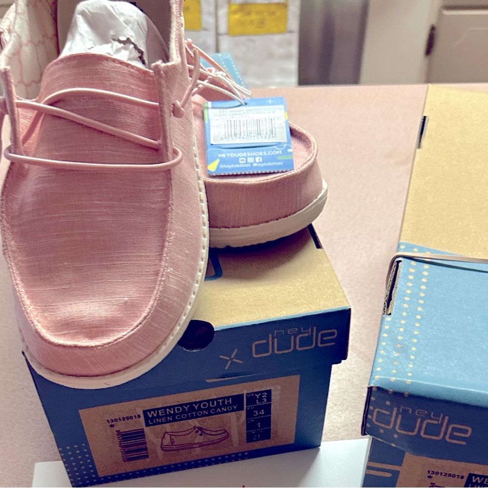 HEY DUDES NEW IN BOX